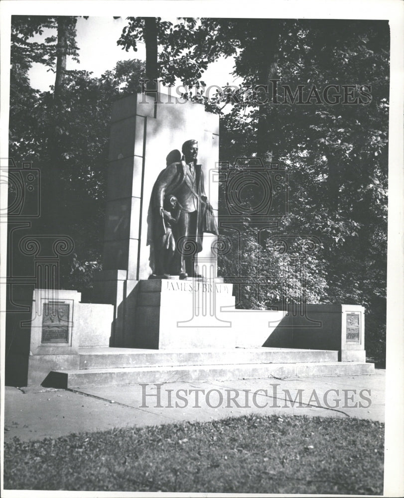 1950, James Brady Belle Isle Monument - RRV33537 - Historic Images