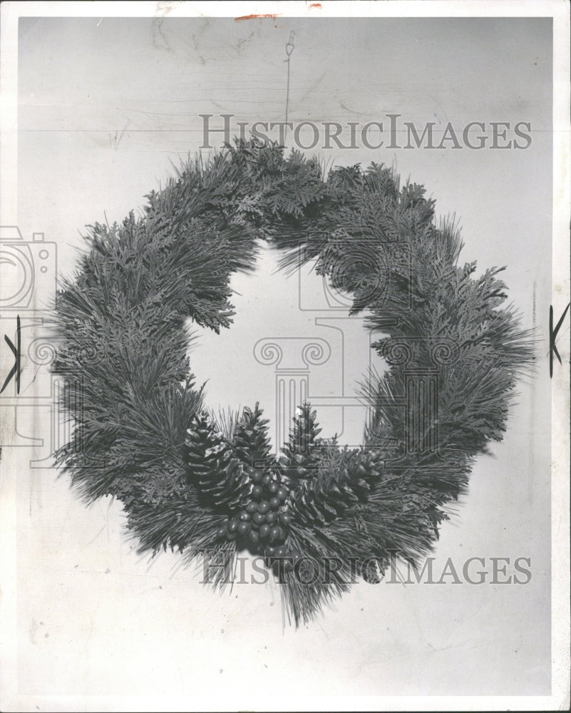 1958 Christmas Green Wreath - Historic Images