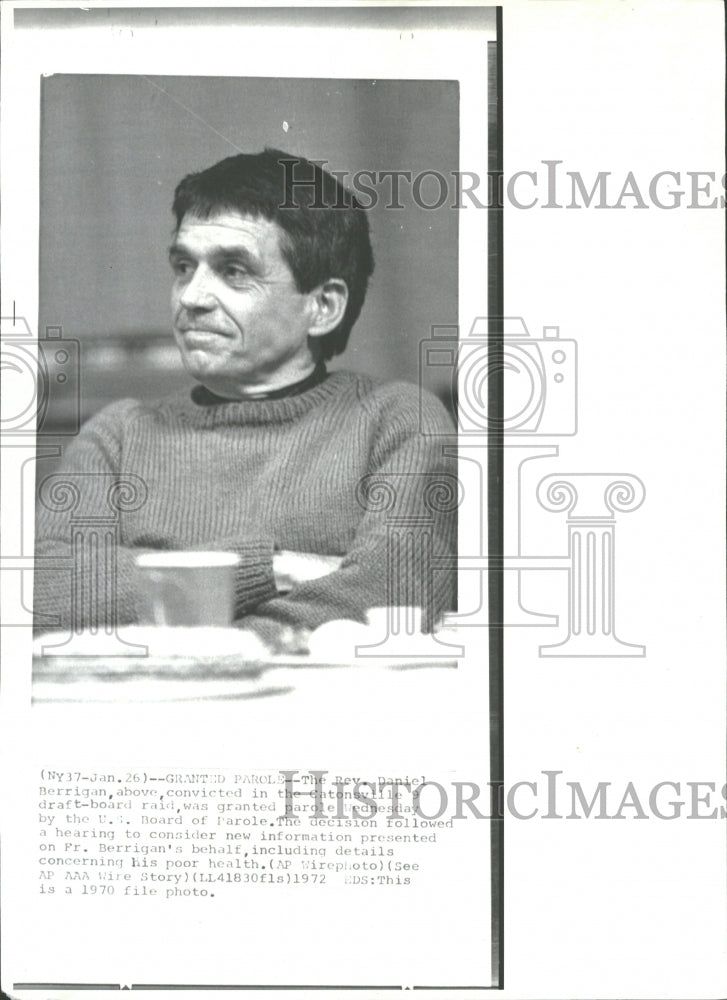 1970 Rev Daniel Berrigan Catensville - Historic Images