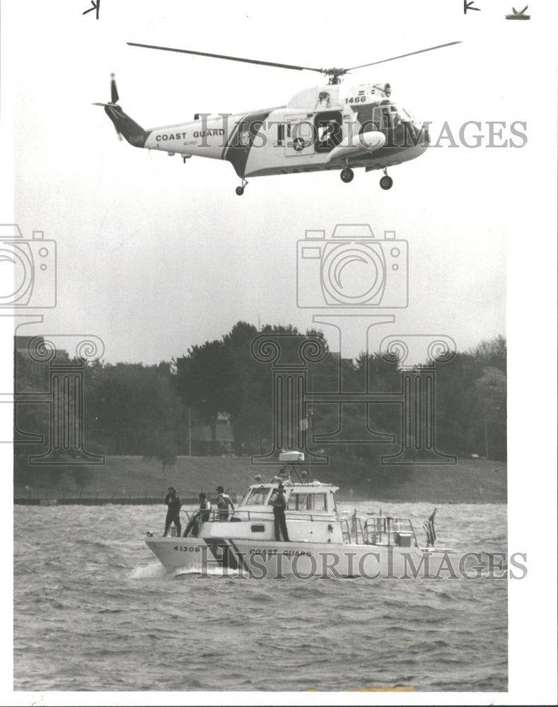 1988 Press Photo Coast Guard Body Search - RRV33851 - Historic Images