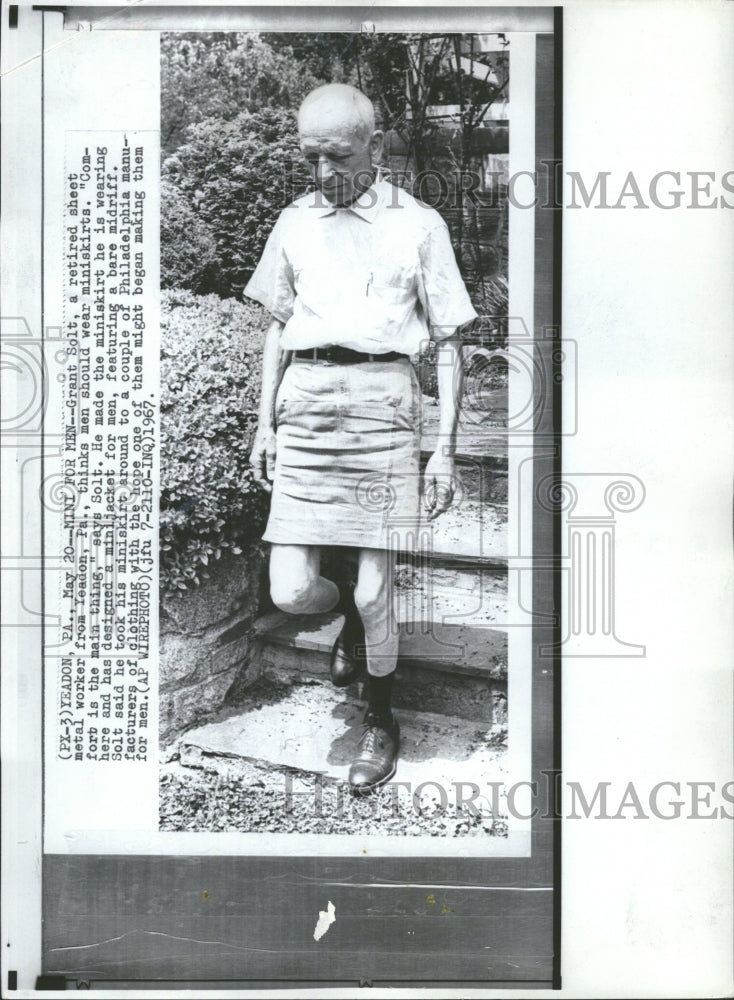 1967 Press Photo Men&#39;s Miniskirt Clothing - RRV34587 - Historic Images