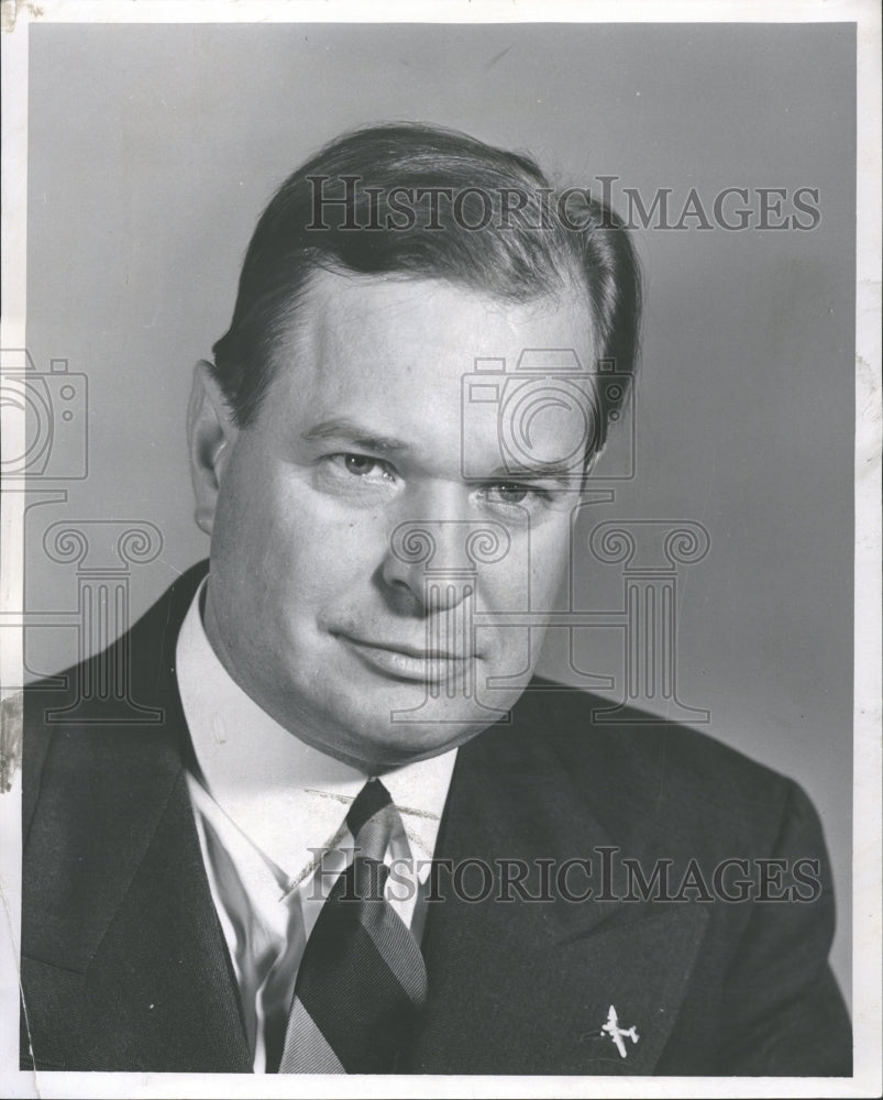 1954 Press Photo Detroit Trust VP Noble Travis - Historic Images