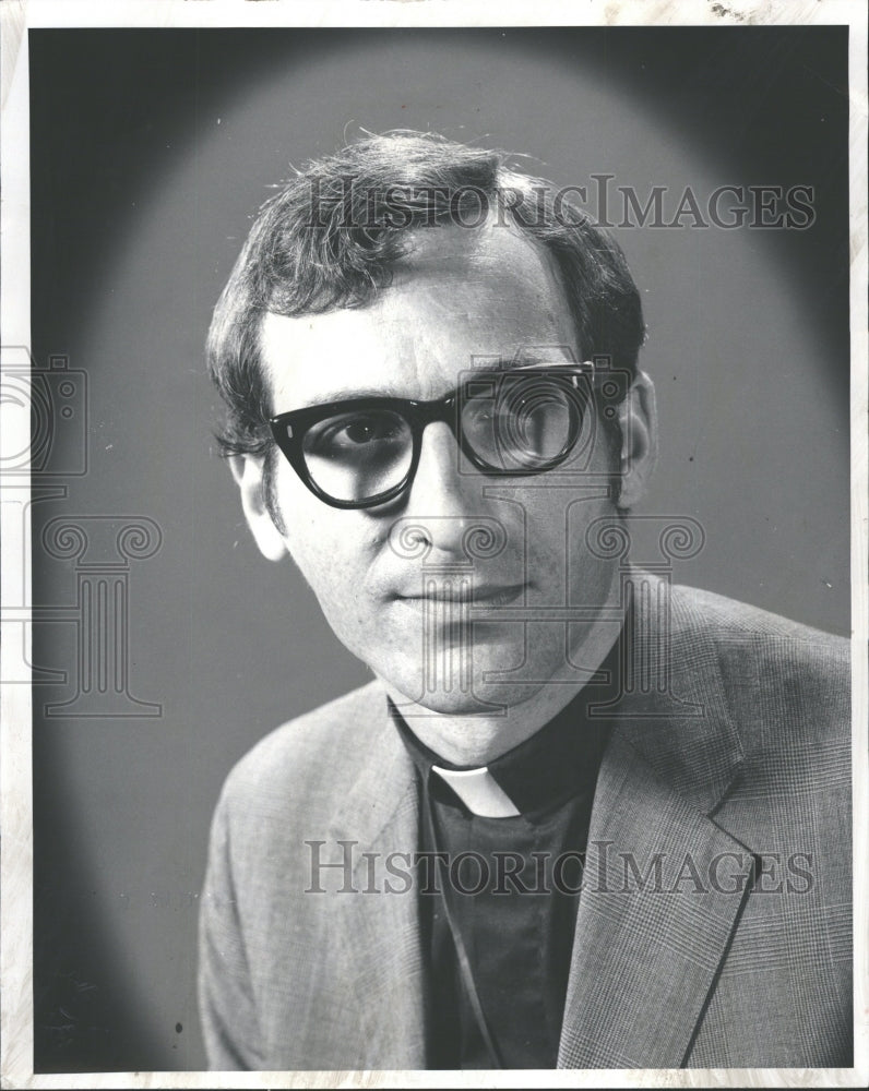 1971 Press Photo Rev. David Stang, Lutheran priest - RRV35389 - Historic Images