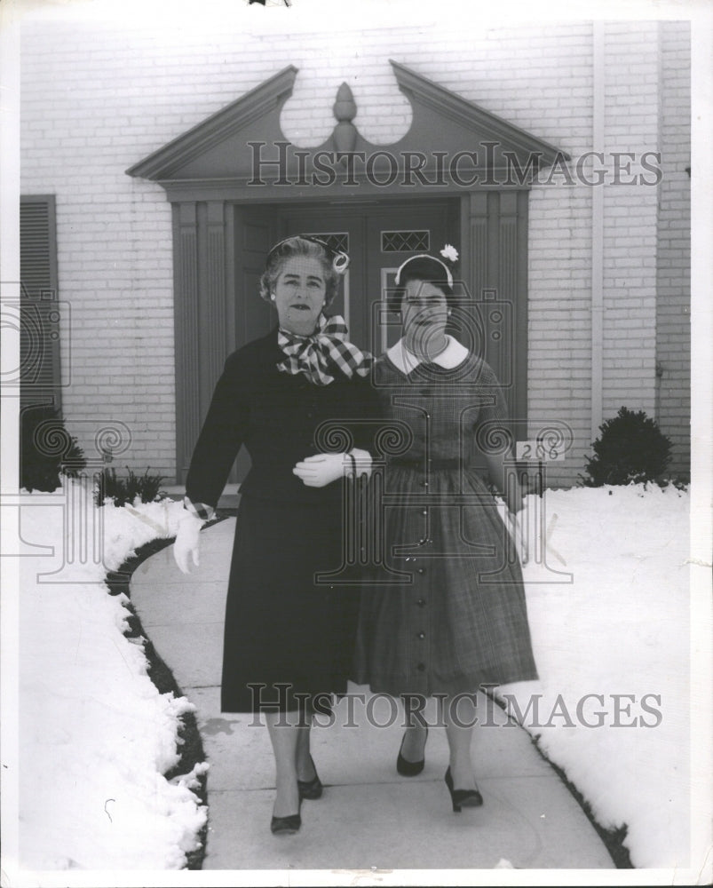 1954 Press Photo Detroit Socialites Susan Whitehead - RRV35613 - Historic Images