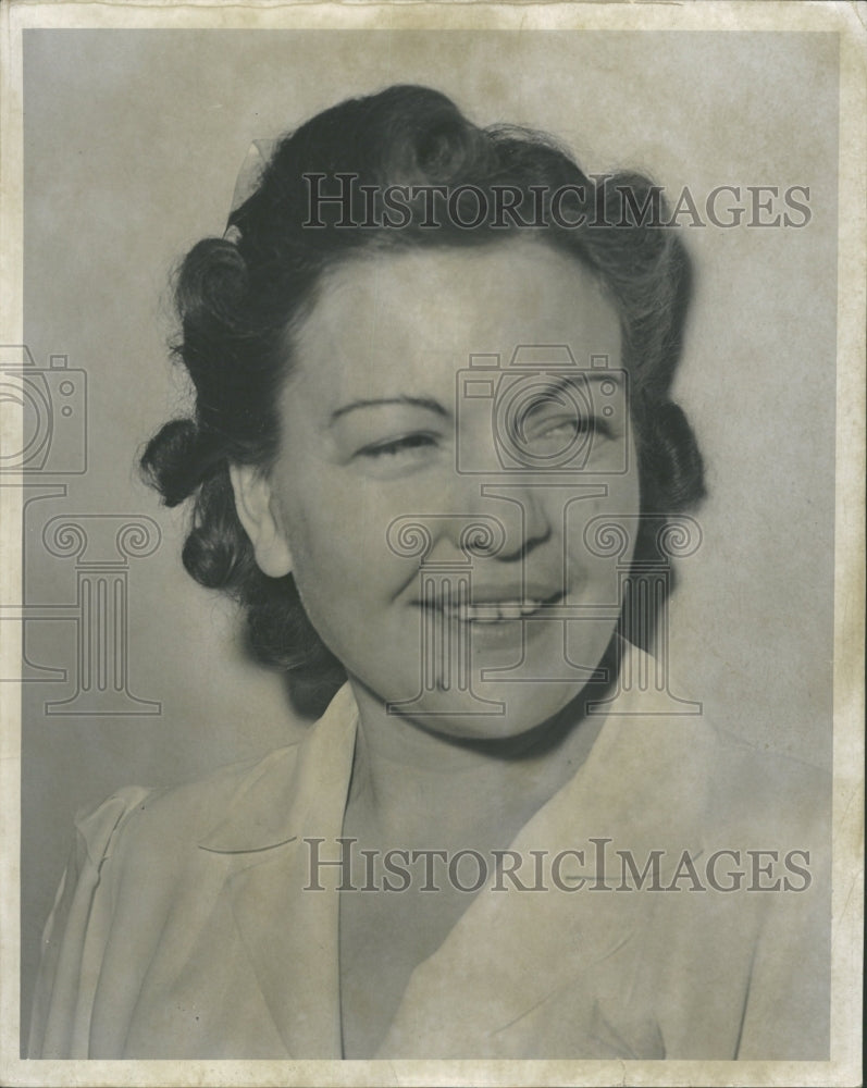 1942 Mrs. Arthur Wermuth, wife of WW2 Hero - Historic Images