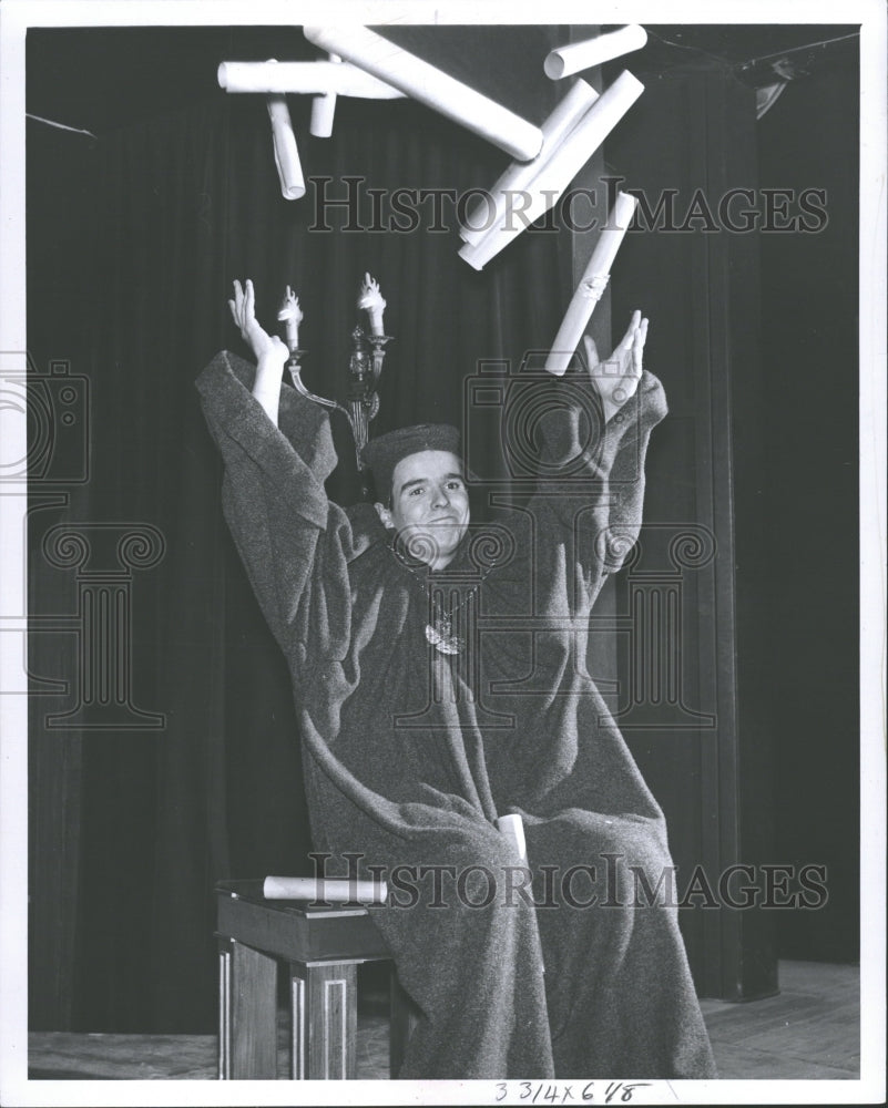 1960 Press Photo Univ Detroit Dramatics Student - RRV35759 - Historic Images