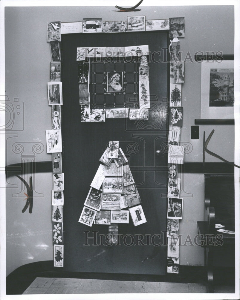 1960 Press Photo Assortment of Christmas Cards Display - RRV35921 - Historic Images