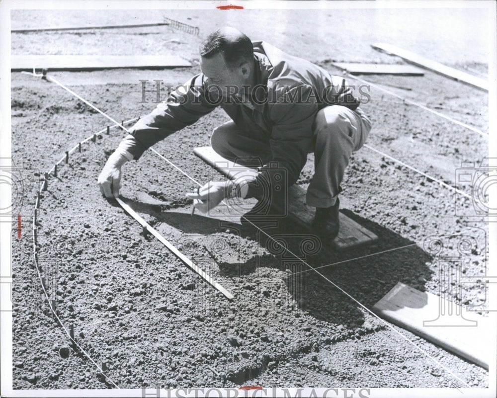 1956 Landscaping Flower Arrangement Worker - Historic Images