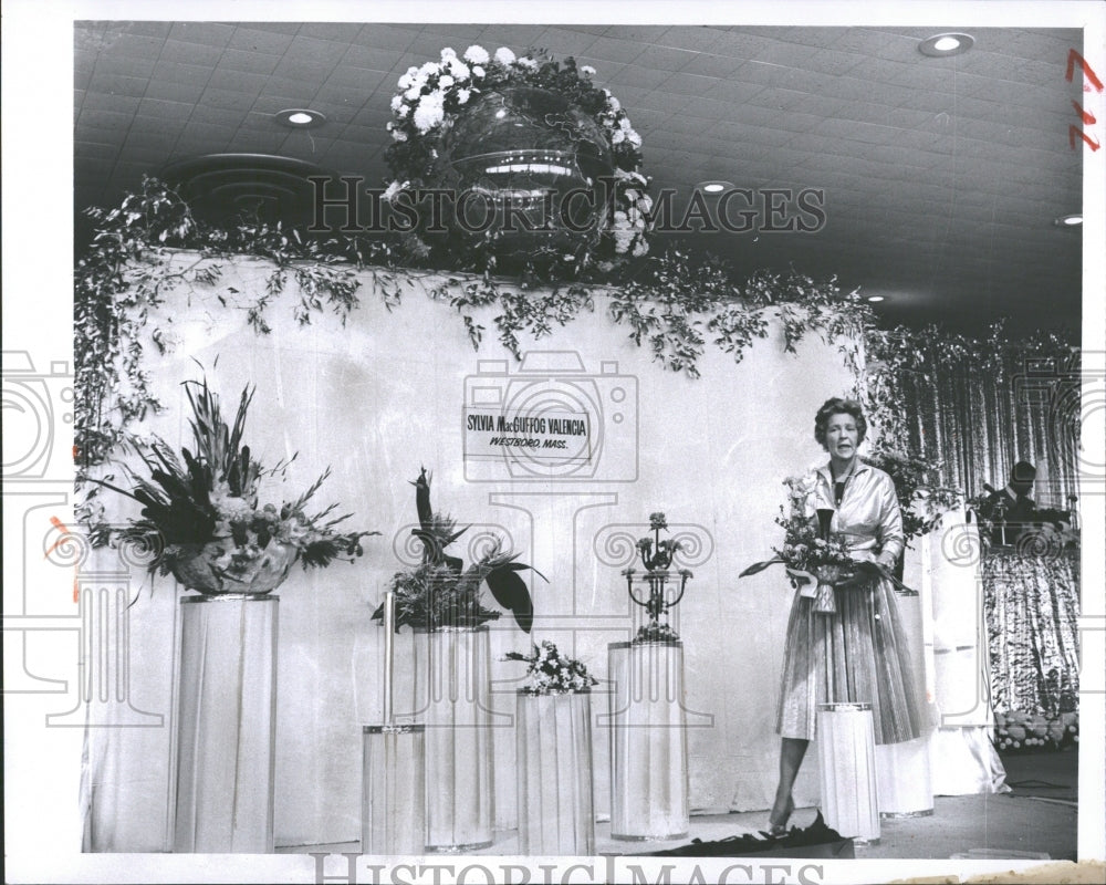 1960 Press Photo Sylvia M. Valencia Florists Transworld - RRV36365 - Historic Images