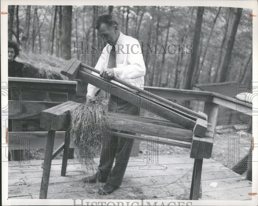 1948, Flax Crop Processing Farm Equipment - RRV36387 - Historic Images