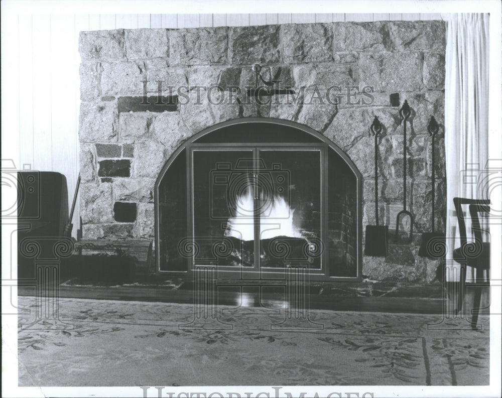 1979 Press Photo Fireplace/Fire Burning/Architecture - RRV36405 - Historic Images