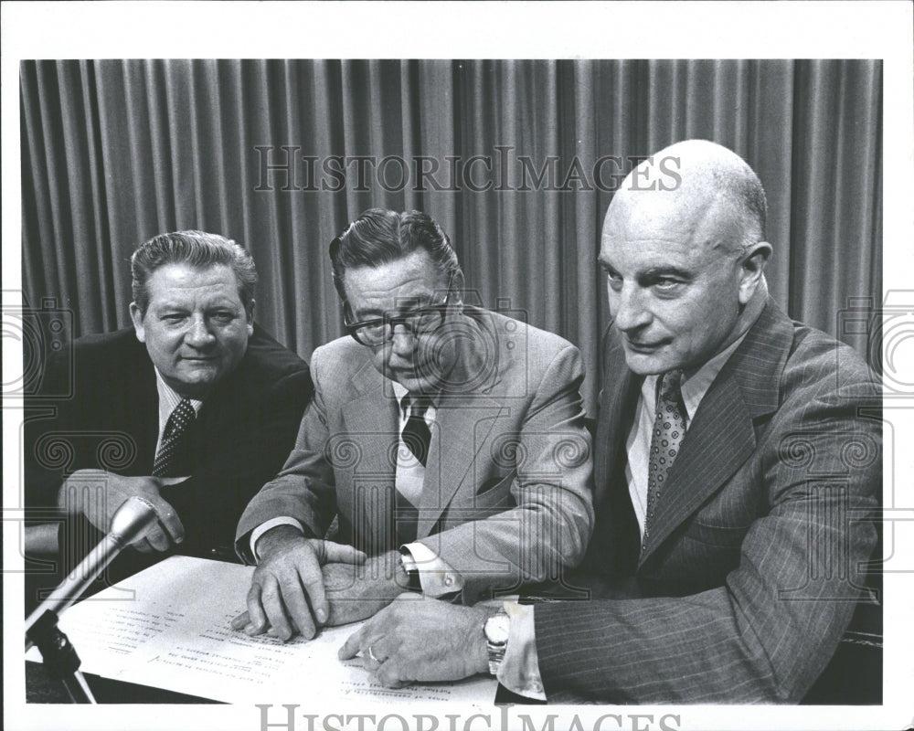 1973 Press Photo Auto Industry Labor Negotiators - RRV36753 - Historic Images