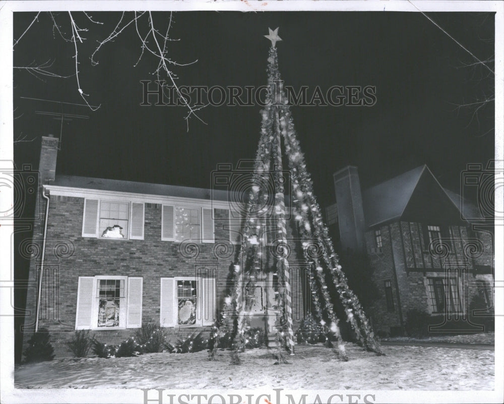 1958 Christmas Decoration - Historic Images