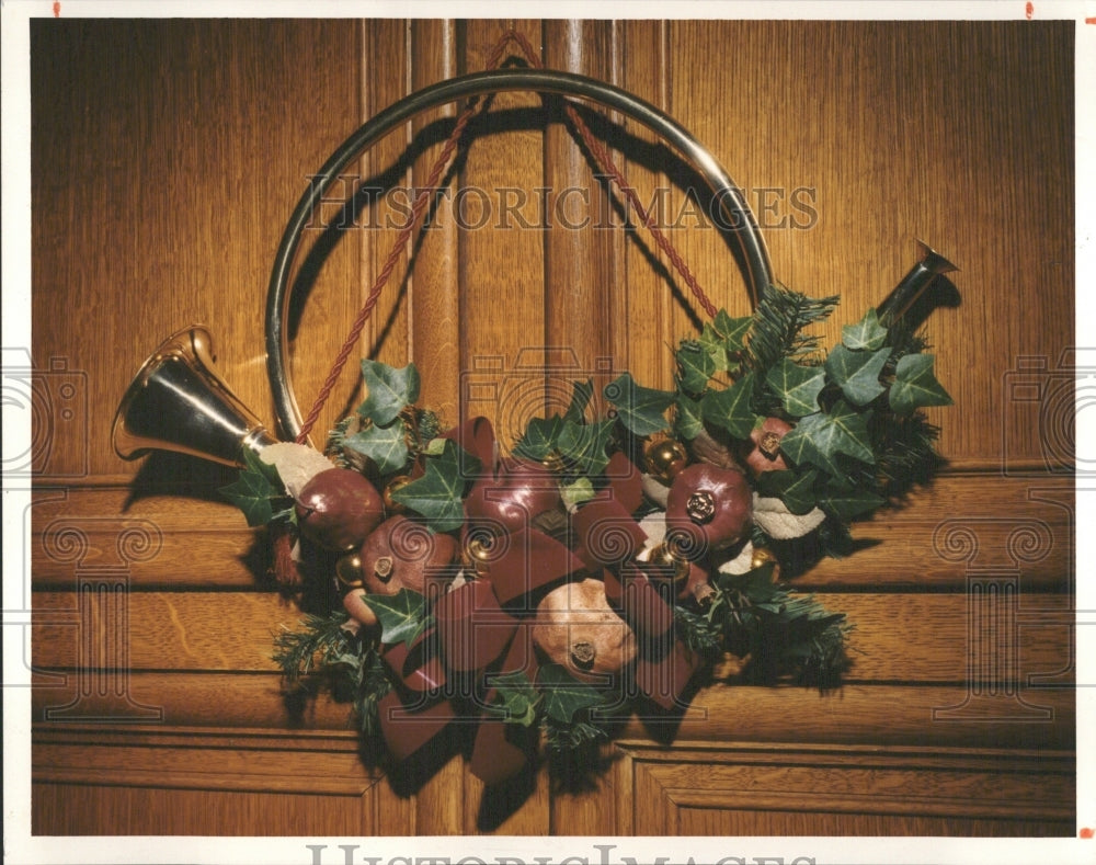 1991 Press Photo Christmas Decoration Wreaths - Historic Images