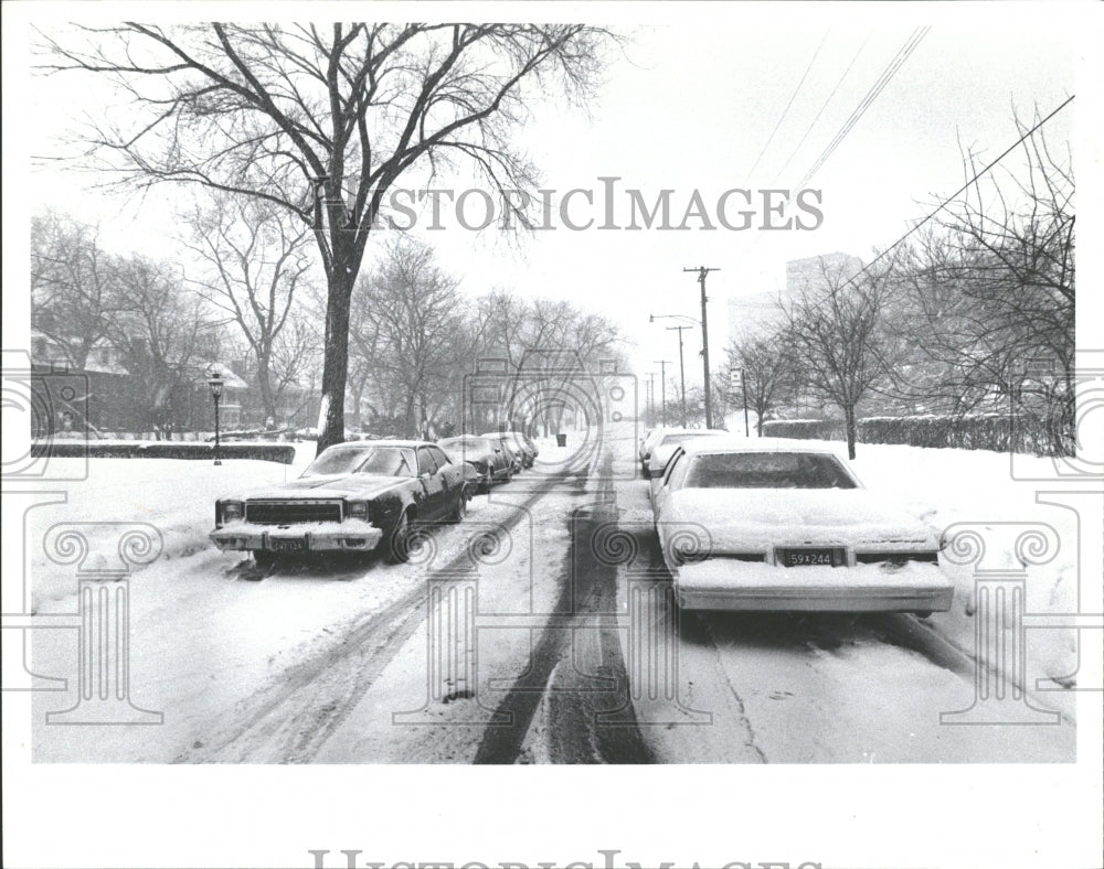 1982 City cars parked, front of Mayor house - Historic Images