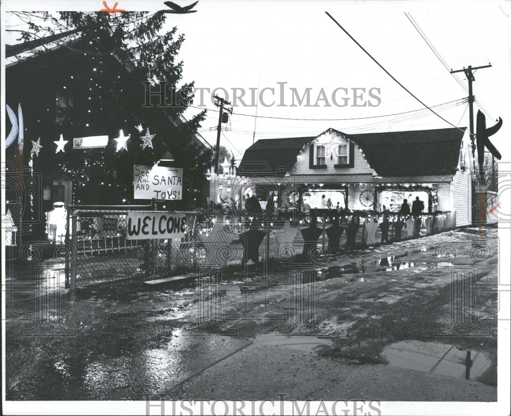 1972 Christmas Xmas display MA way marks - Historic Images