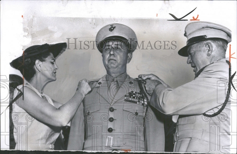 1954  Major Battle Year Marine Corps Star - Historic Images