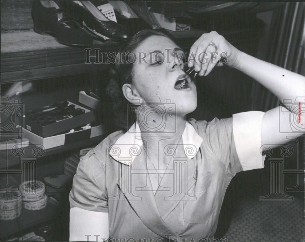 1952 Press Photo Trick Bunch Shoe Nail Mouth - RRV37689 - Historic Images