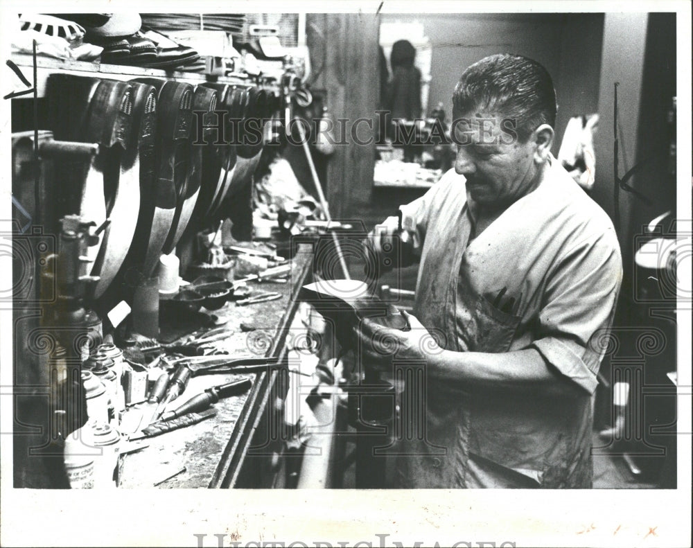 1981 Federal Shoe Repair Paul Repairman - Historic Images