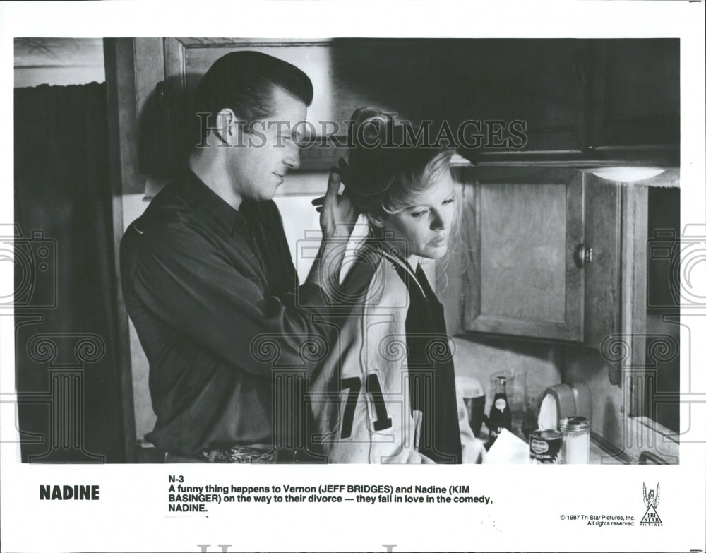 1987 Press Photo Jeff Bridges & Kim Basinger "Nadine" - Historic Images