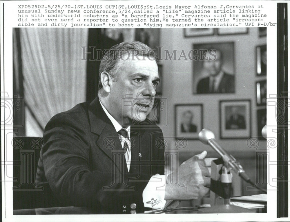 1970 Press Photo Mayor Alfonso J. Cervantes slams Life - RRV38293 - Historic Images