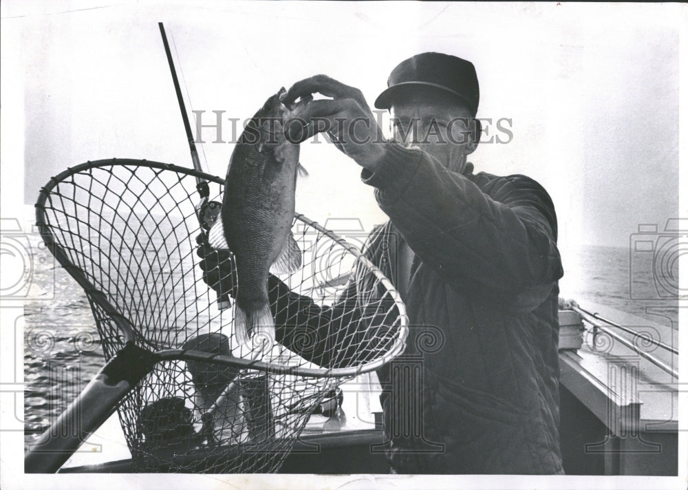 1966 Press Photo Ray Trombley fishing guide fish hand - RRV38377 - Historic Images