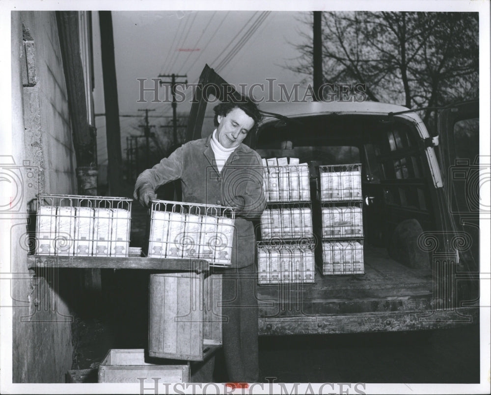 1958 Press Photo Milkmen Margaret Mitchell - RRV38589 - Historic Images