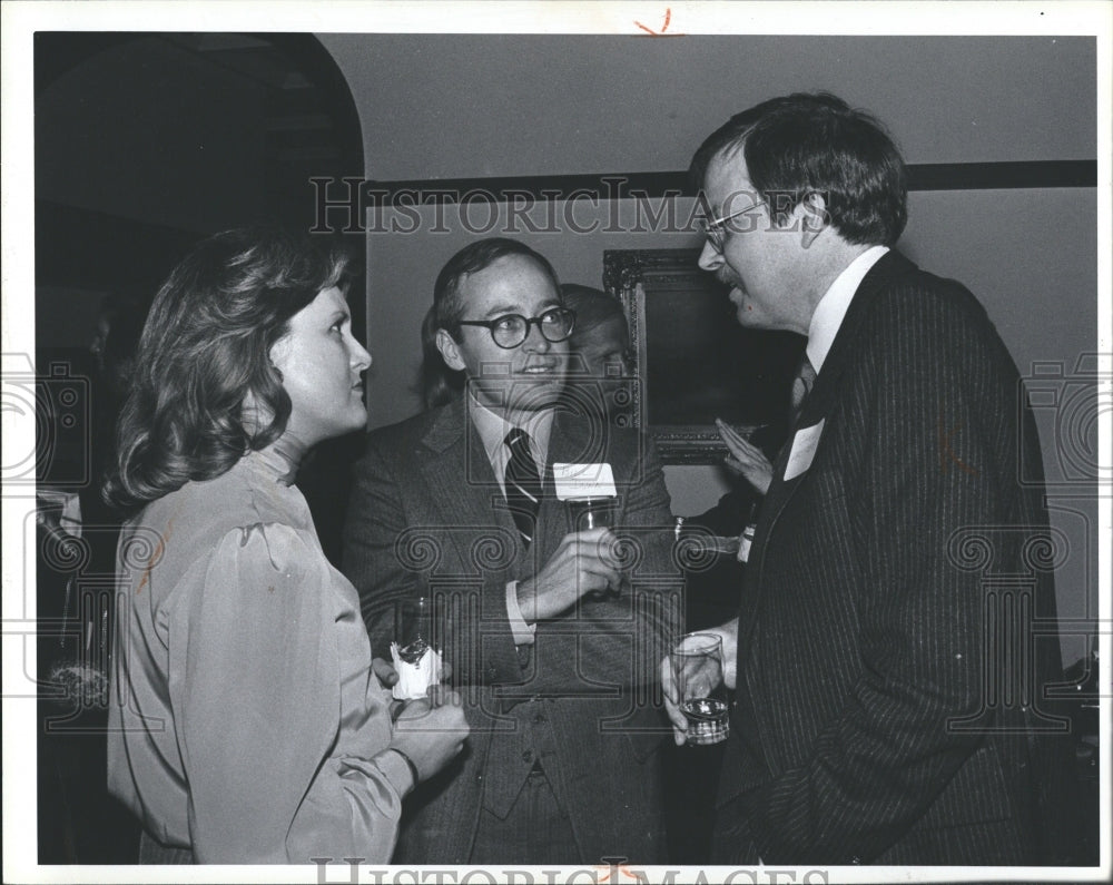 1983 Press Photo Michiganians trio talk - RRV38699 - Historic Images