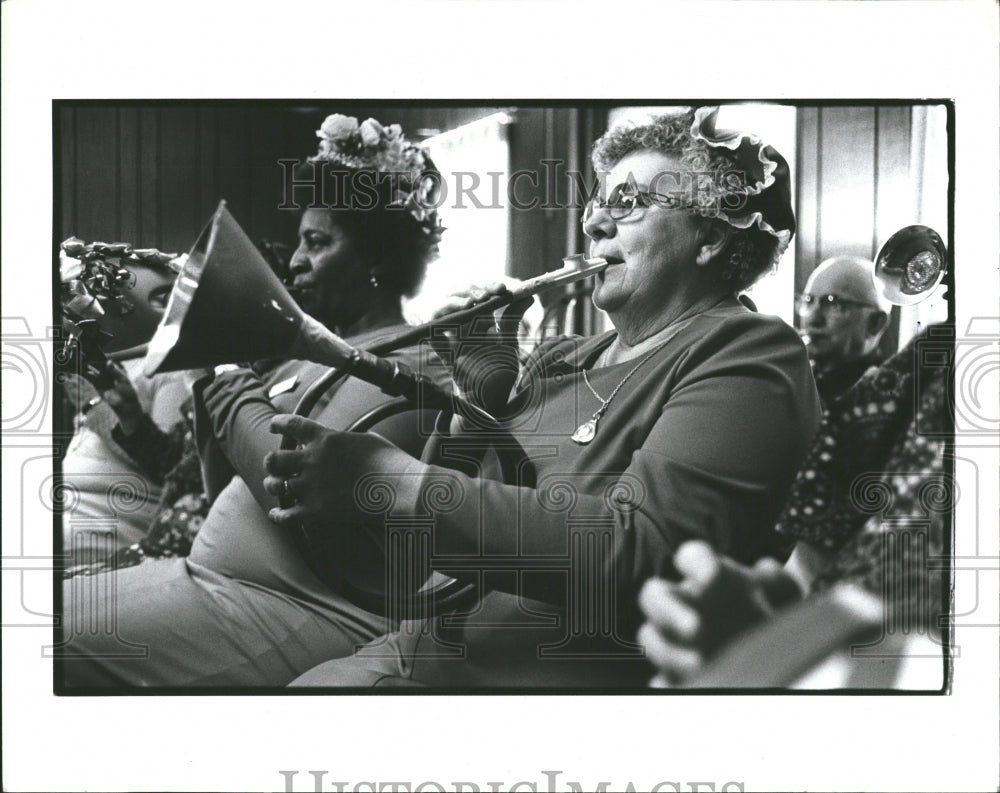 1979, Kitchen Band Plays Music With Utensils - RRV38951 - Historic Images