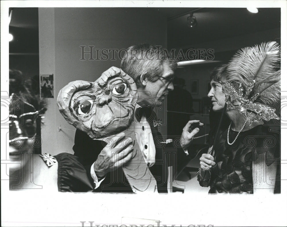 1982 Press Photo Elliott Trumbell & Helen Holmes - RRV38973 - Historic Images