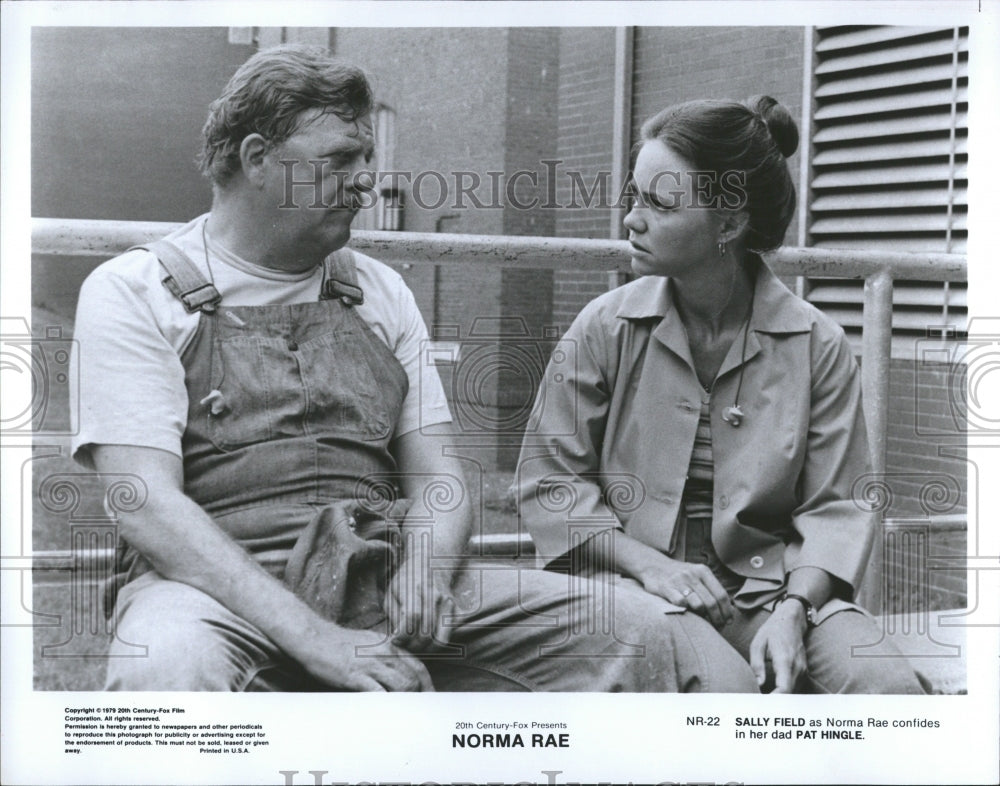 1979, Sally Field &amp; Pat Hingle &quot;Norma Rae&quot; - RRV39189 - Historic Images