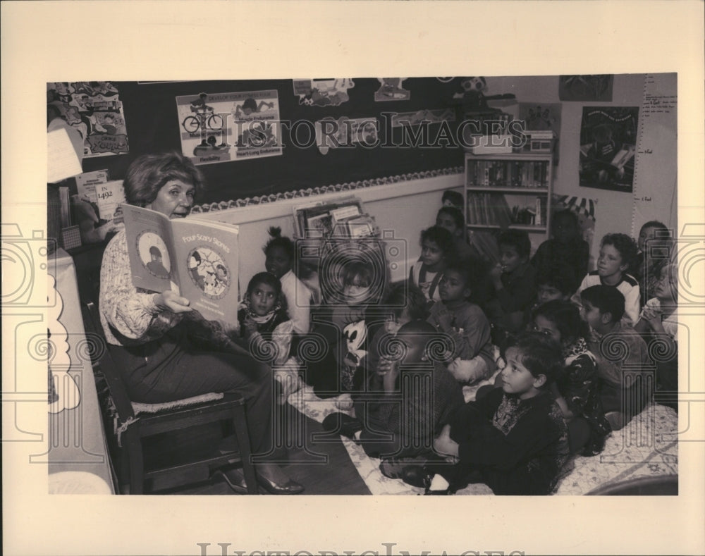 1993 2nd Grade Teacher Reads To Her Class - Historic Images