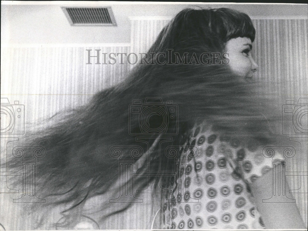 1967 Press Photo Young Girl With Very Long Hair - RRV39525 - Historic Images