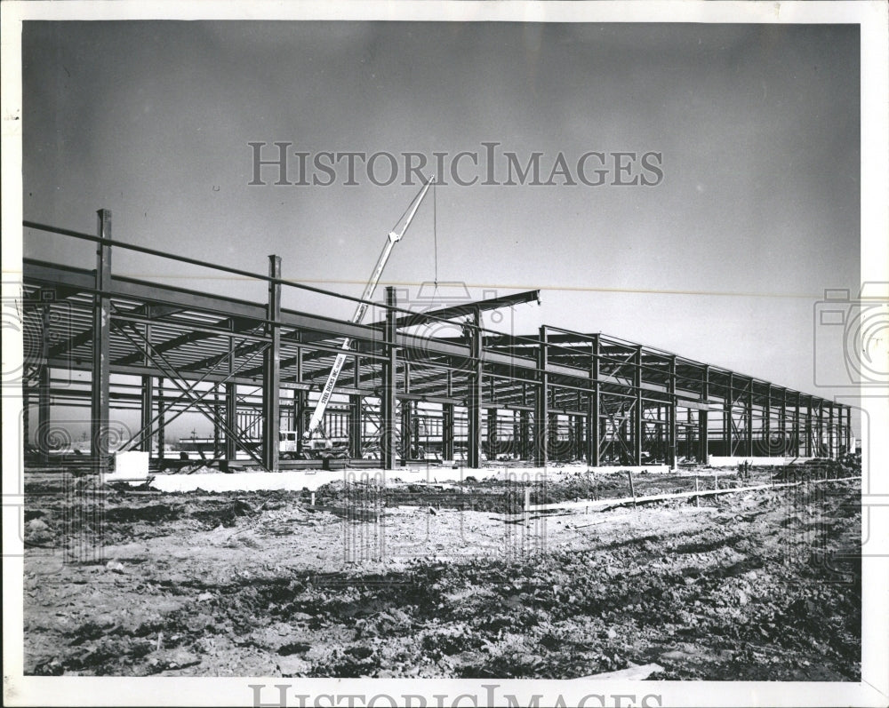 1968 Press Photo Crane Lifts Metron Steel Corporation - Historic Images