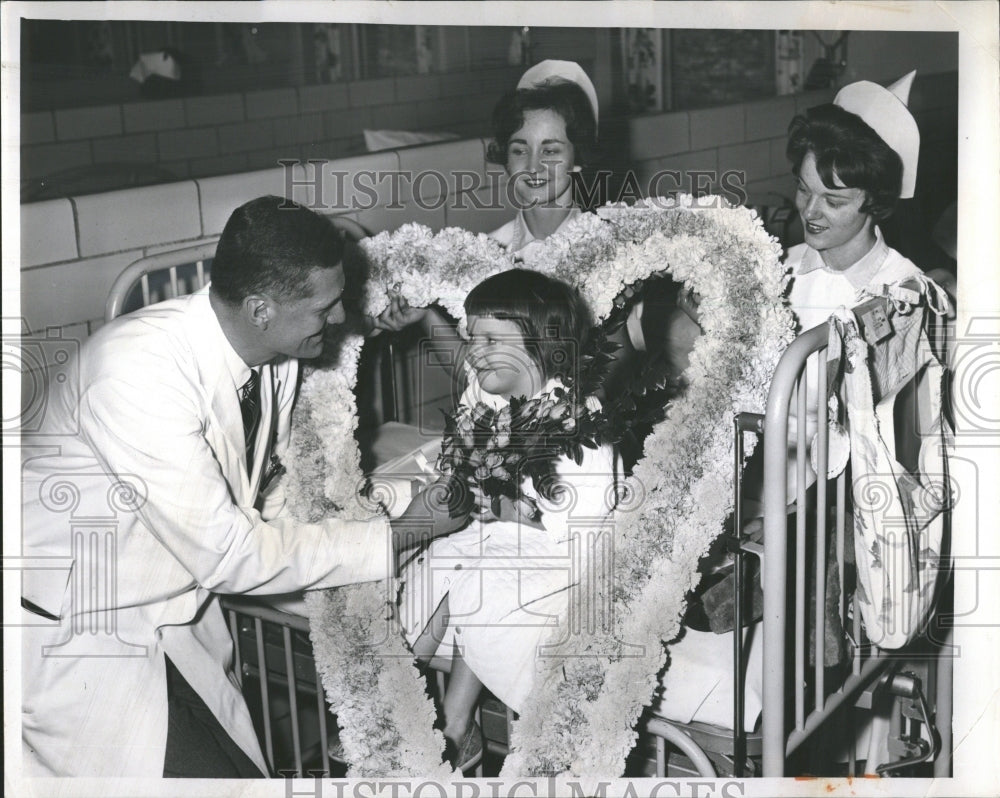 1963 Press Photo Hellen Howlett Mercy Sweetheart - RRV39819 - Historic Images