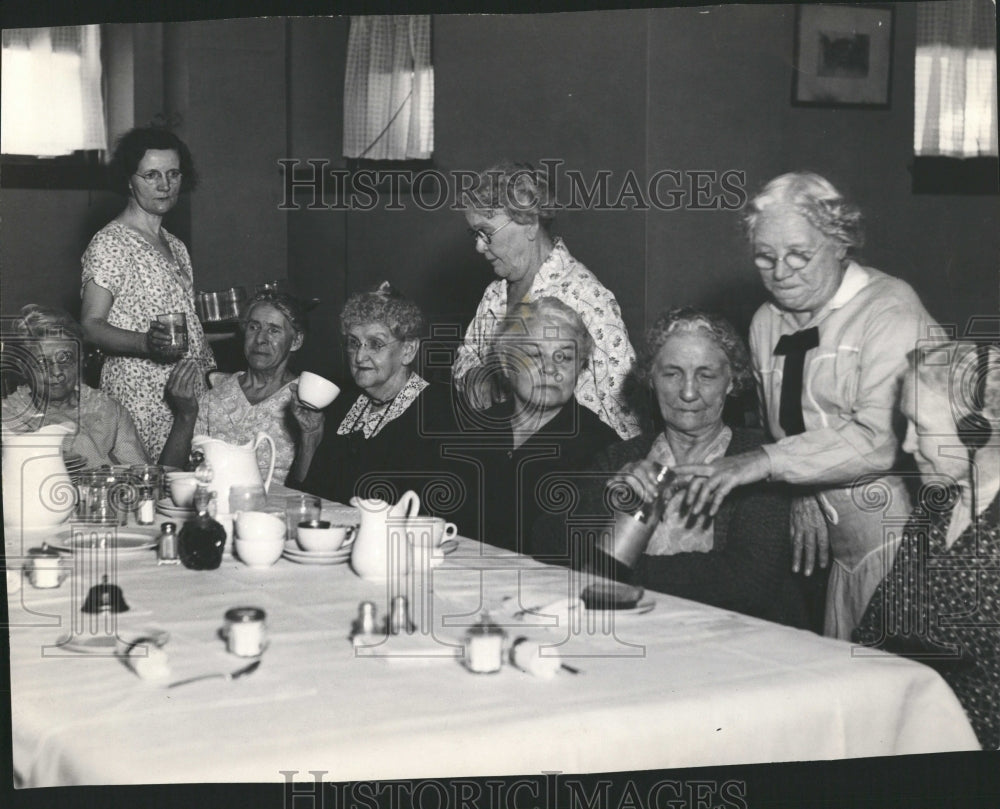 1952 Methodist Old People home dine food - Historic Images