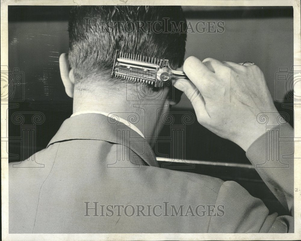 1952 Press Photo Home Hair Trimmer Household Family - RRV40003 - Historic Images