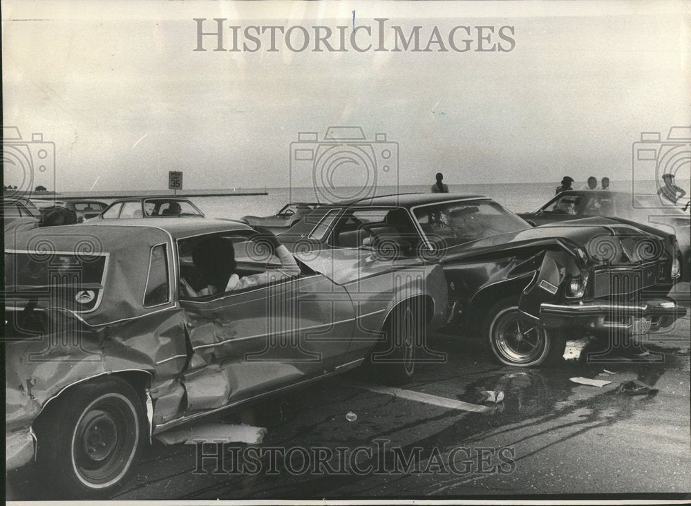 1976 Press Photo Lake Shore Drive Multi Car Crash - RRV40045 - Historic Images