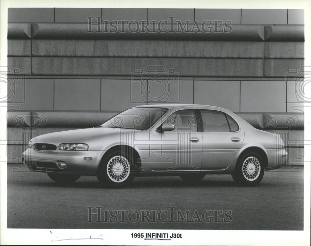 Press Photo 1995 Nissan Infiniti J30T - RRV40073 - Historic Images