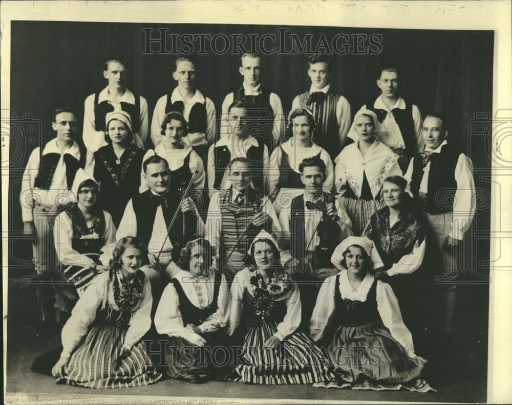 1935 Press Photo Swedes Wearing Traditional Dress - Historic Images