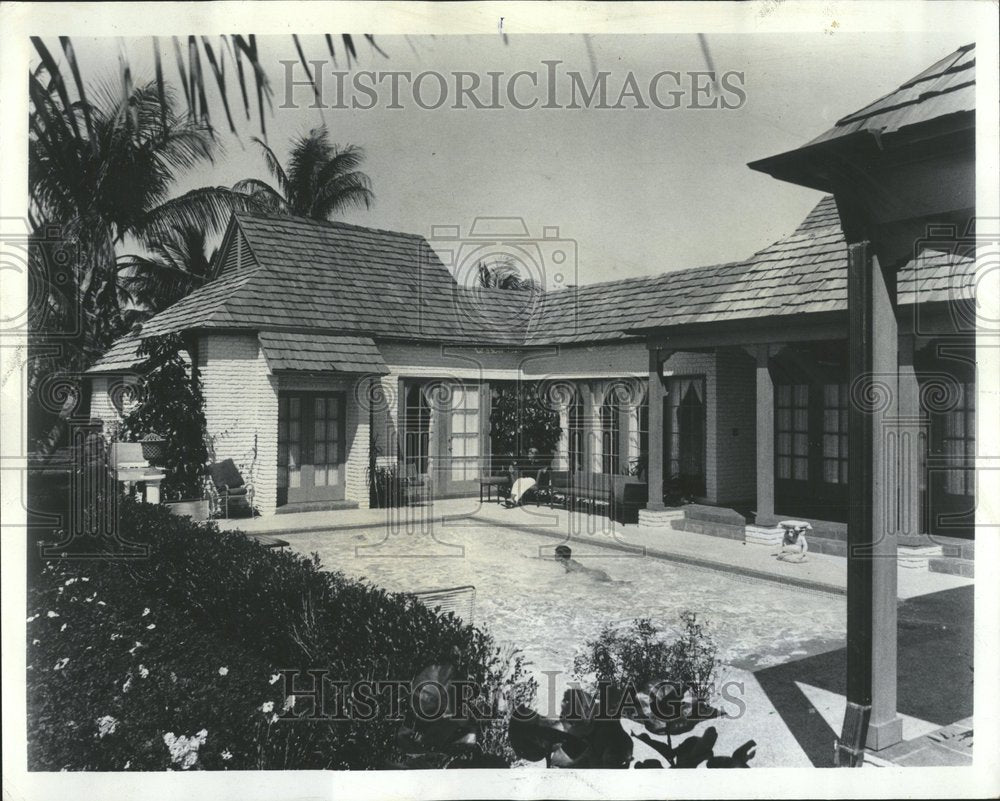 1968 Press Photo Bay Colony Swimming Pool Home Water - RRV40271 - Historic Images