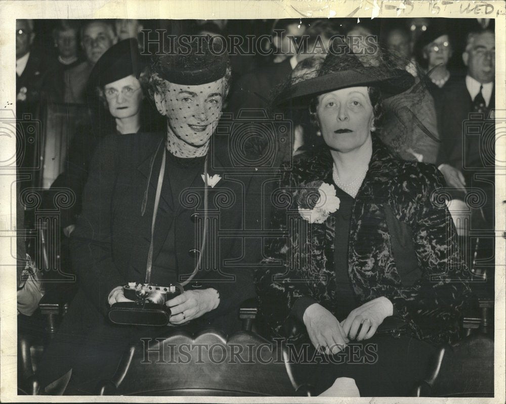 1940 Mrs Charles Mrs Walter Wolf Society - Historic Images