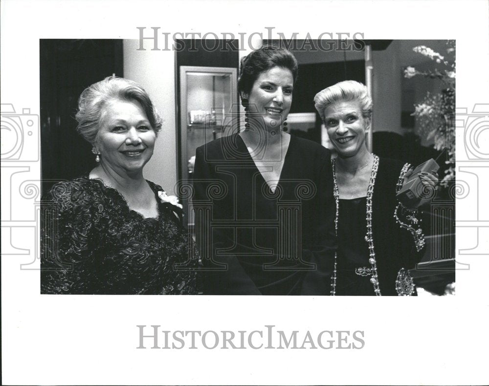 1990 Press Photo Saks Fifth Avenue Opening - Historic Images