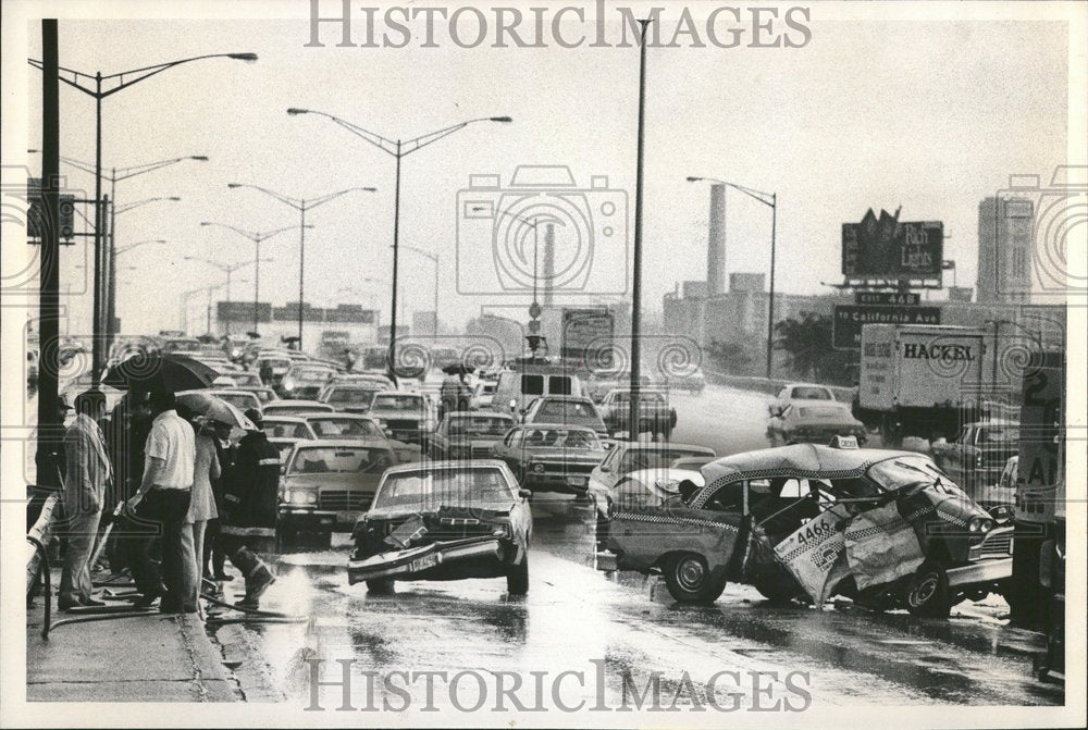 1980 Stalled traffic line Fullerton crumple - Historic Images