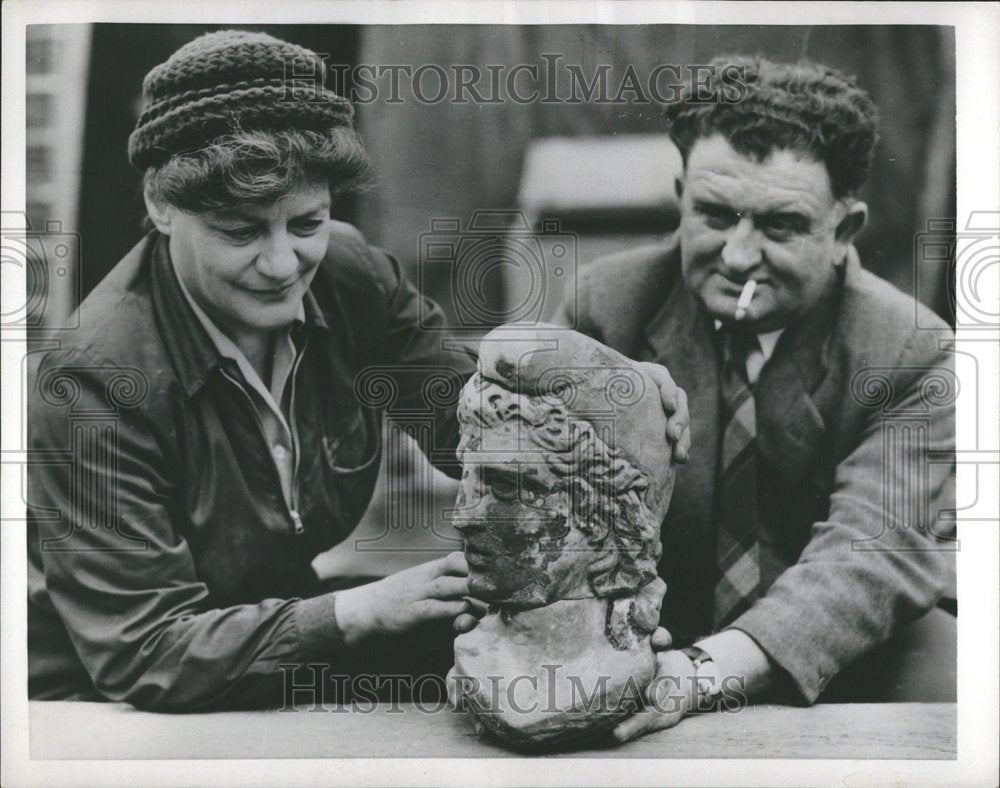 1954 Press Photo Fallen idol found London Pagan God - RRV40951 - Historic Images