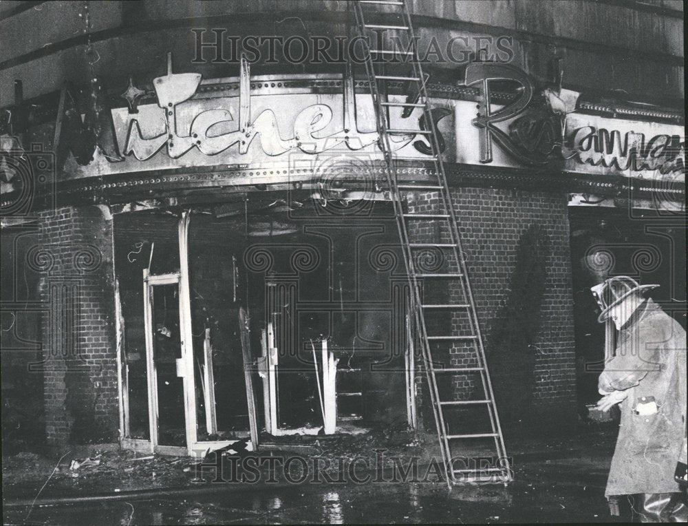 1969 Mitchell&#39;s Restaurant Fire - Historic Images