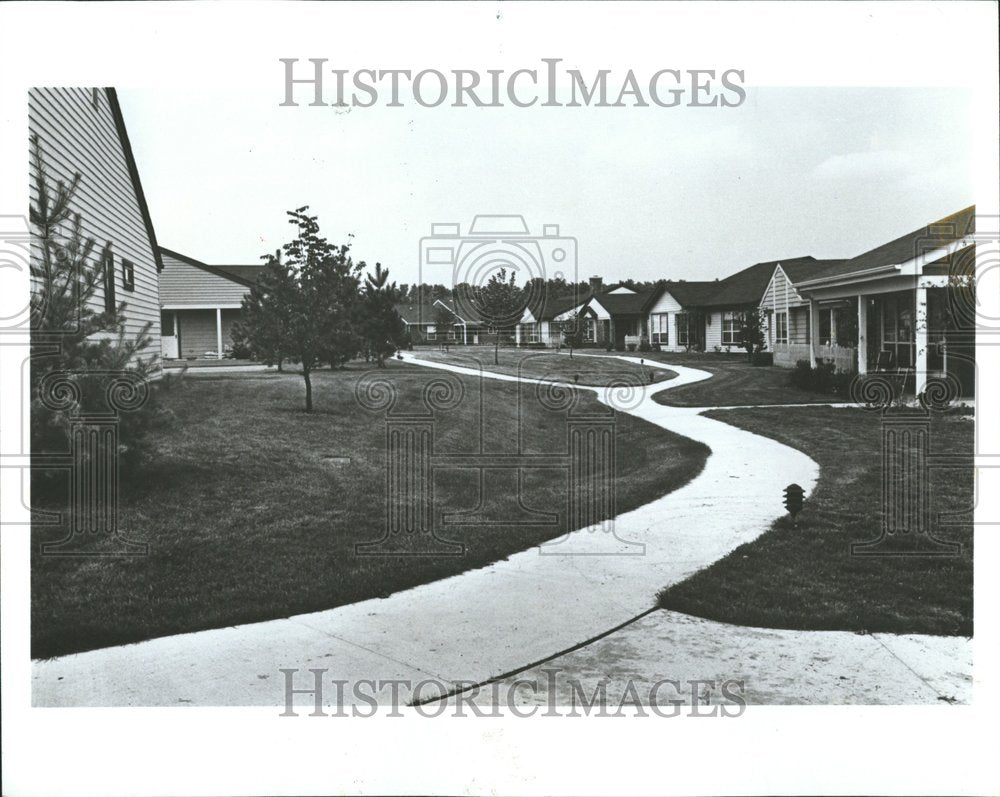 1981 Press Photo Walk homes Leisure Village Fox Lake - RRV41155 - Historic Images