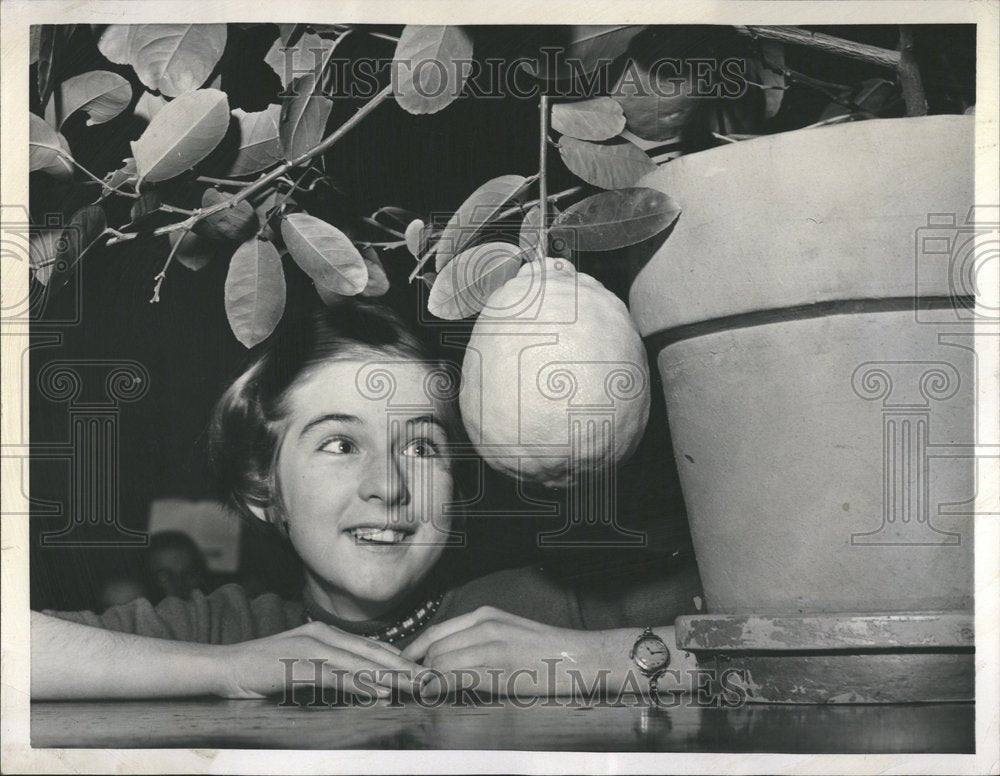 1957 Press Photo Janice Colwill lemon Junior school - RRV41223 - Historic Images