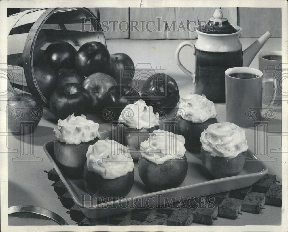 1966 Press PhotoJohnny Appleseed Baked apple treat - Historic Images