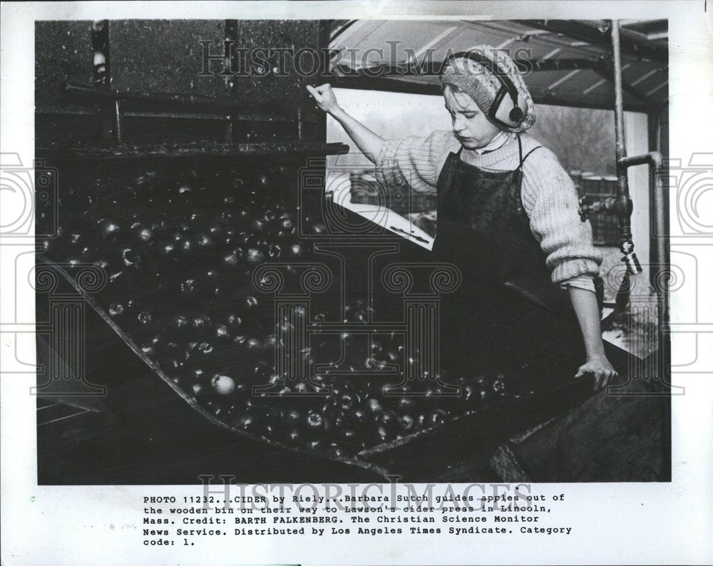 Press Photo Cider Riely Barbara Sutch Apple Bin Cider Lawson - RRV41279 - Historic Images